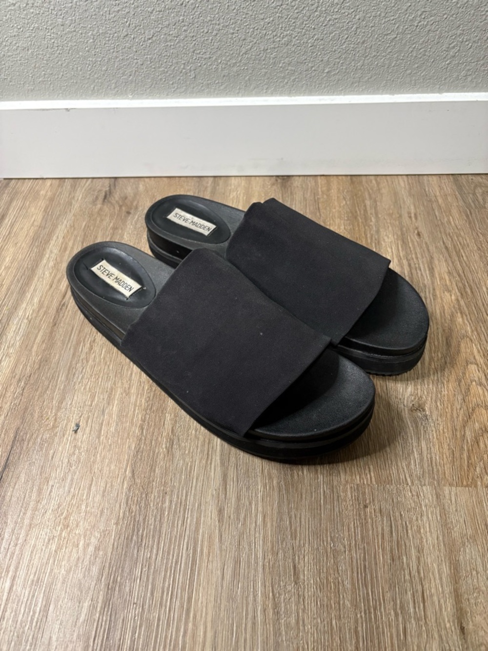 Steve Madden Black Platform Slide Sandals Size 13M EUC
